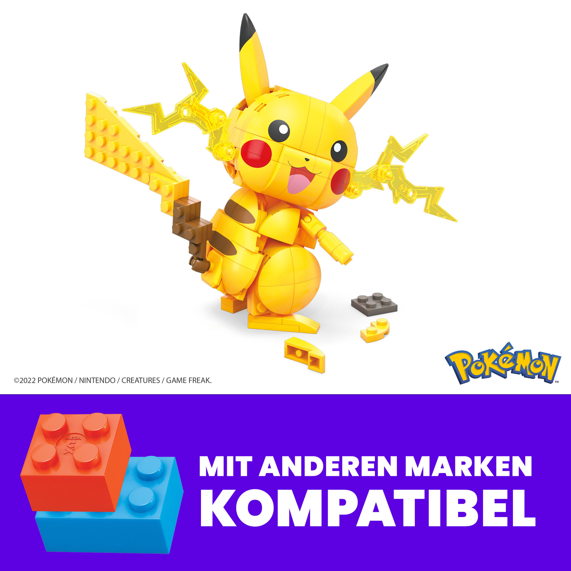 Gelbe Pikachu-Figur aus Blöcken mit Blitzen. Graue und gelbe Blöcke liegen herum. Pokemon-Logo ist sichtbar.