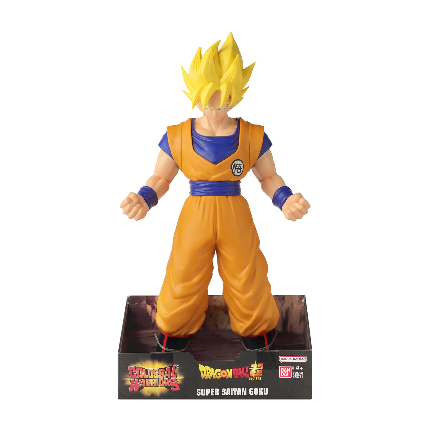 Una statuetta di Goku Super Saiyan è su una scatola. Indossa un gi arancione con una maglietta blu e polsini. I suoi capelli sono gialli e a punta.
