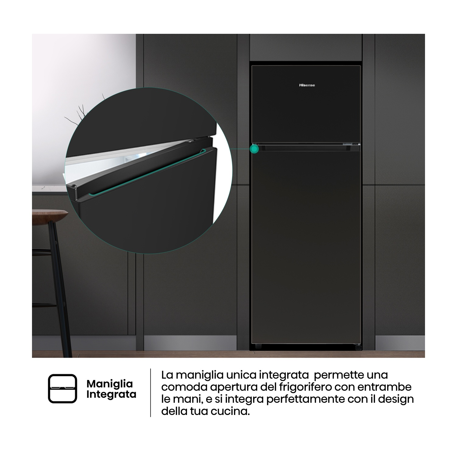 Un frigorifero Hisense nero è mostrato, con una maniglia integrata. Ha un congelatore superiore e una sezione frigorifero inferiore.