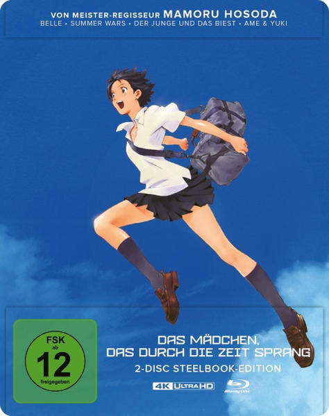 Anime-Mädchen rennt mit einem Rucksack auf blauem Hintergrund. Text oben und unten, darunter "Das Mädchen, das durch die Zeit sprang".