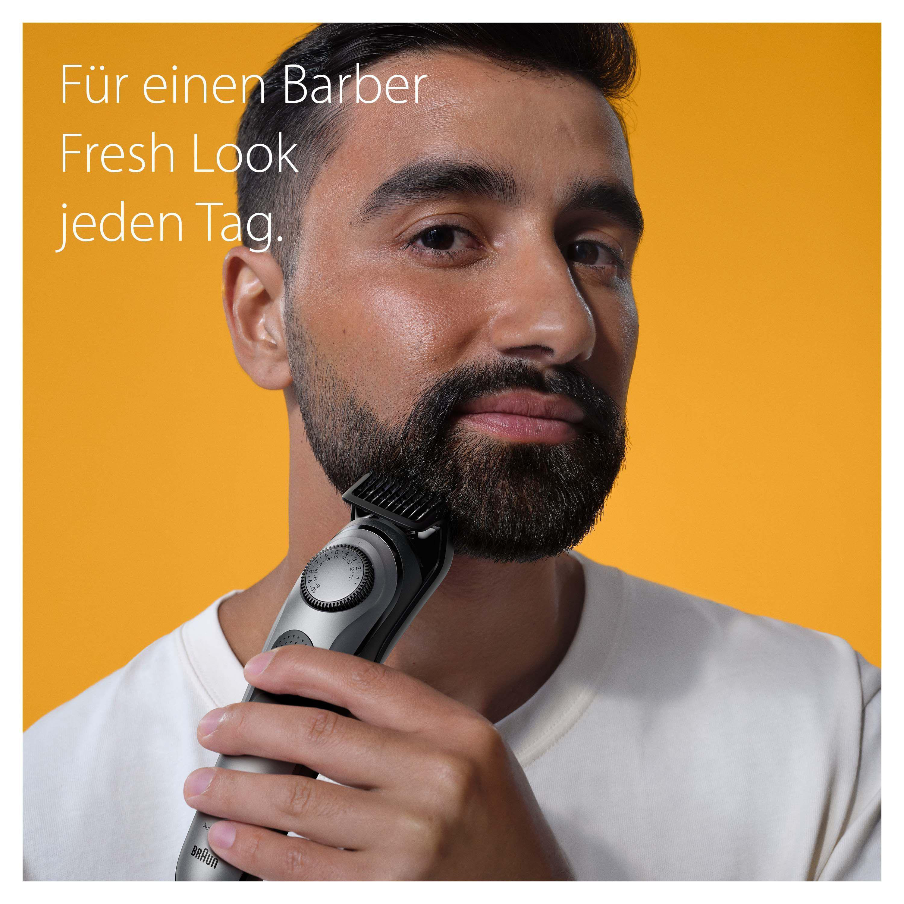 Ein Mann rasiert seinen Bart mit einem Trimmer. Der Hintergrund ist gelb. Text: Für einen Barber Fresh Look jeden Tag.
