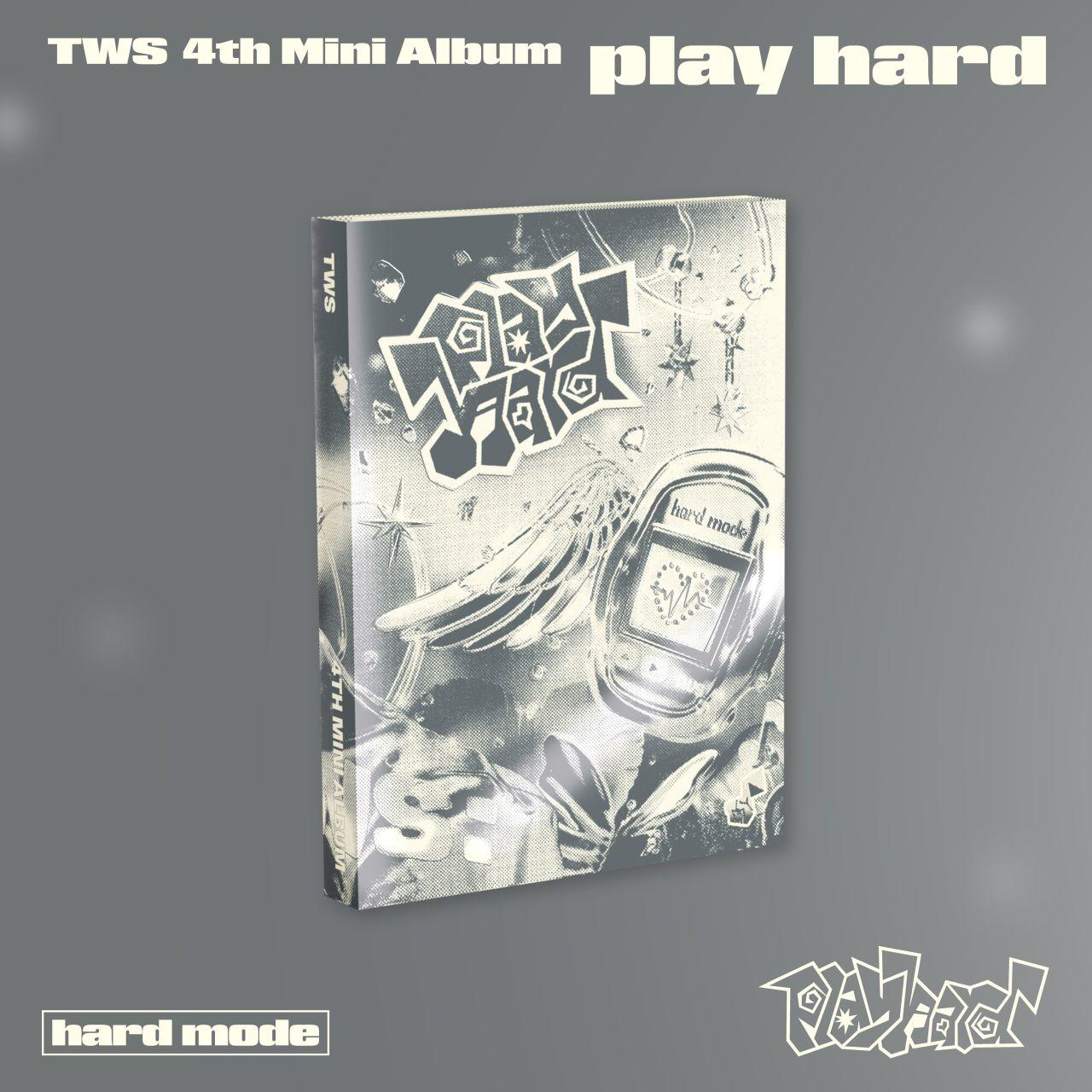 Albumcover mit dem Titel 'play hard'. Zeigt TWS 4th Mini Album mit stilisiertem Telefondesign in Graustufen.