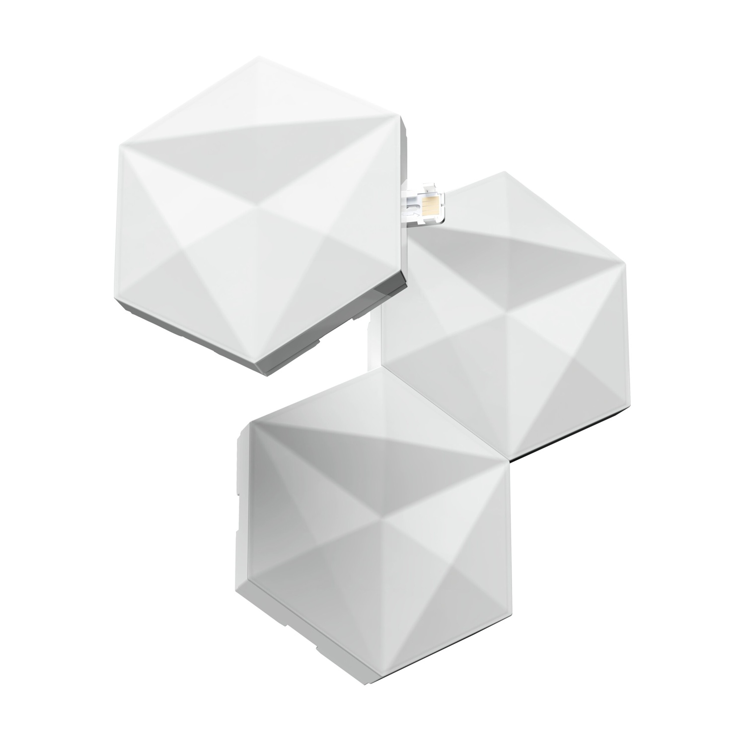 Tre pannelli luminosi geometrici bianchi interconnessi. Ogni pannello ha un design sfaccettato e un connettore. Lo sfondo è bianco.