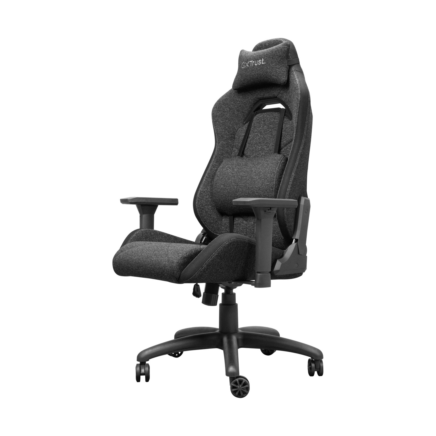 Una sedia da gaming grigia e nera con poggiatesta e braccioli è isolata su sfondo bianco. La sedia ha ruote.