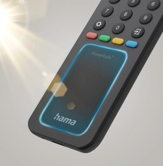 Zbliżenie czarnego pilota z kolorowymi przyciskami. Panel dotykowy z niebieskim obrysem. Widoczna nazwa marki 'hama'.