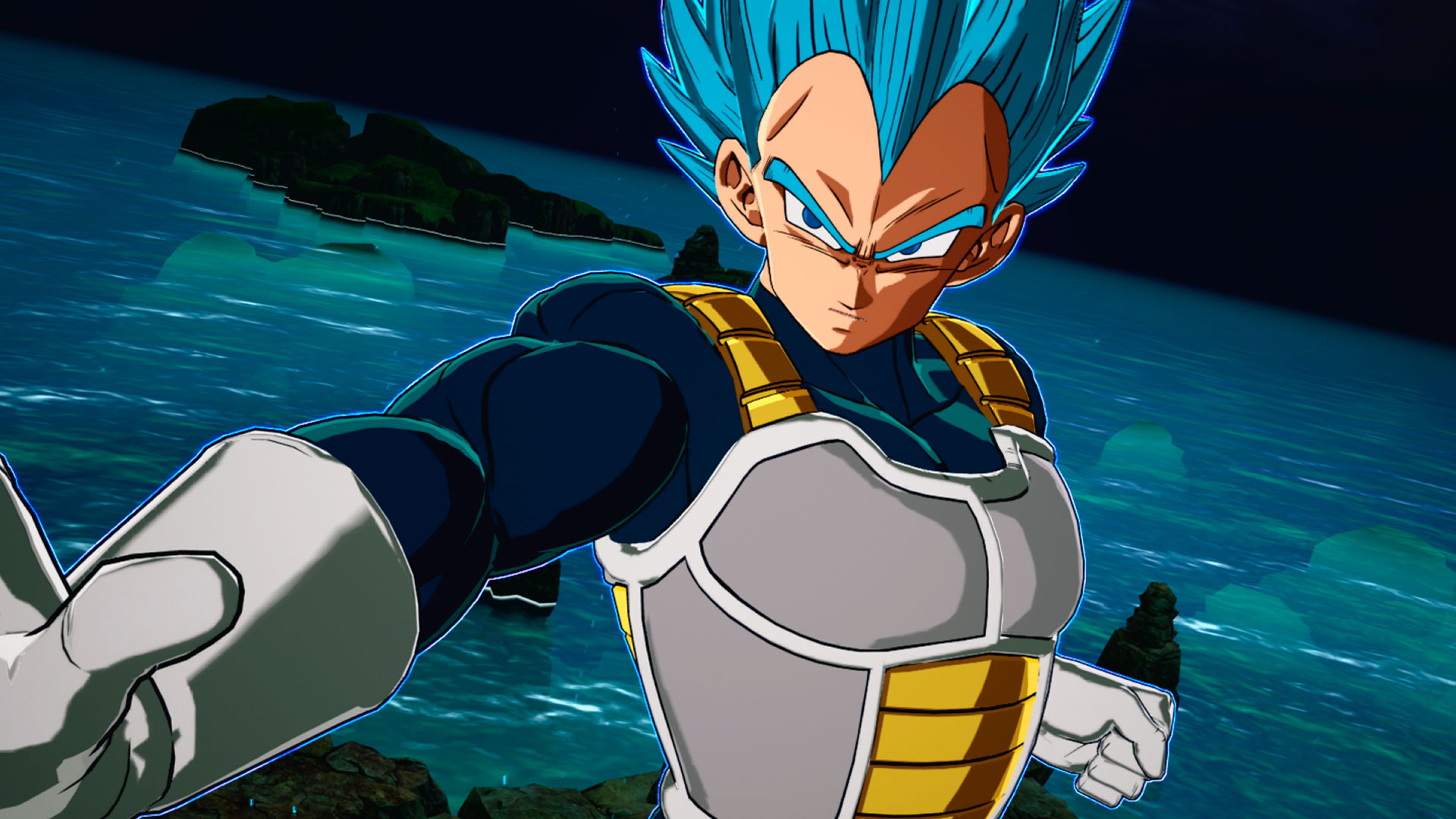 Vegeta con i capelli blu e l'armatura è in piedi di fronte a uno sfondo d'acqua con isole. Guarda avanti con espressione determinata.