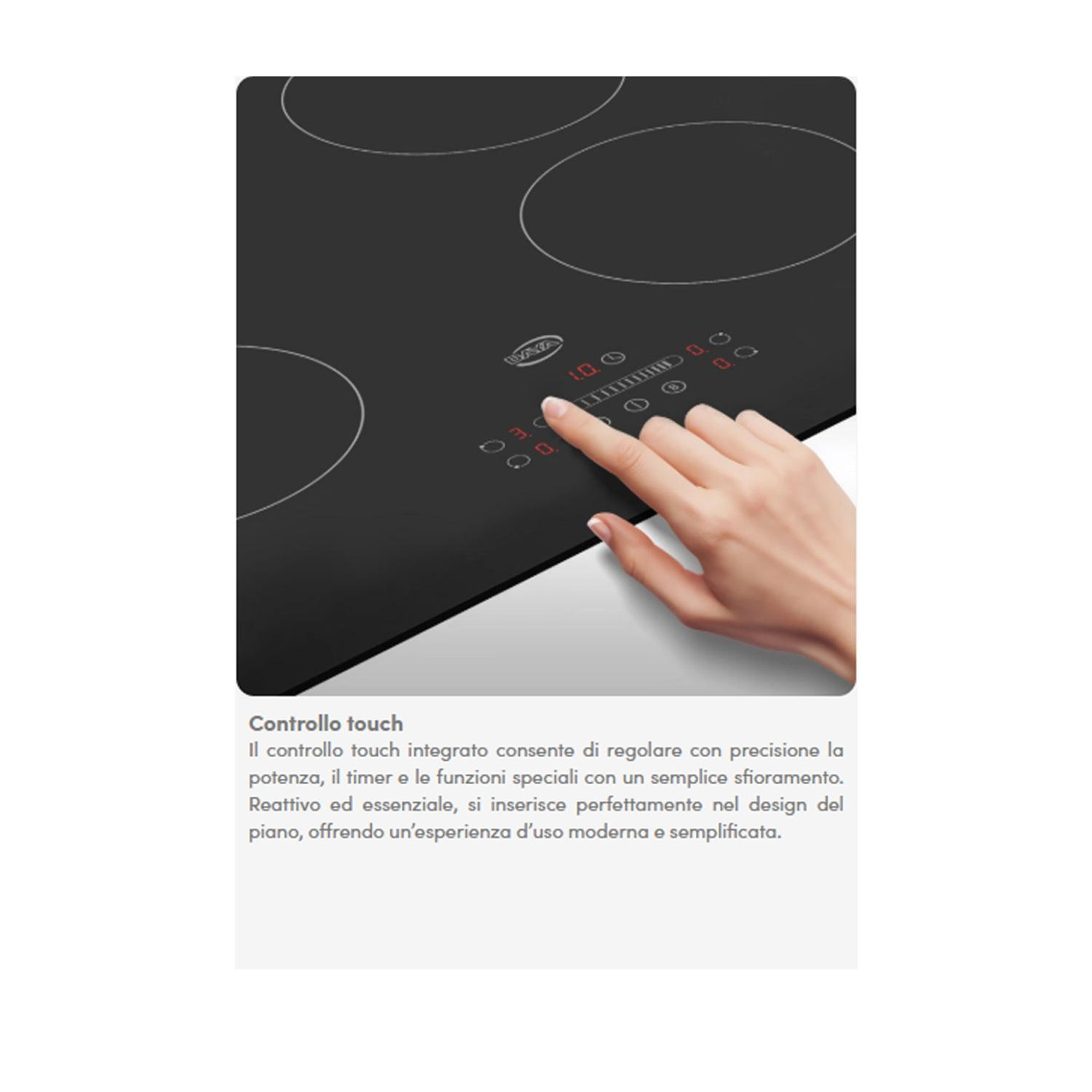 Un piano cottura a induzione nero con una mano che tocca il pannello di controllo touch. Sono visibili display digitale e quattro zone cottura.