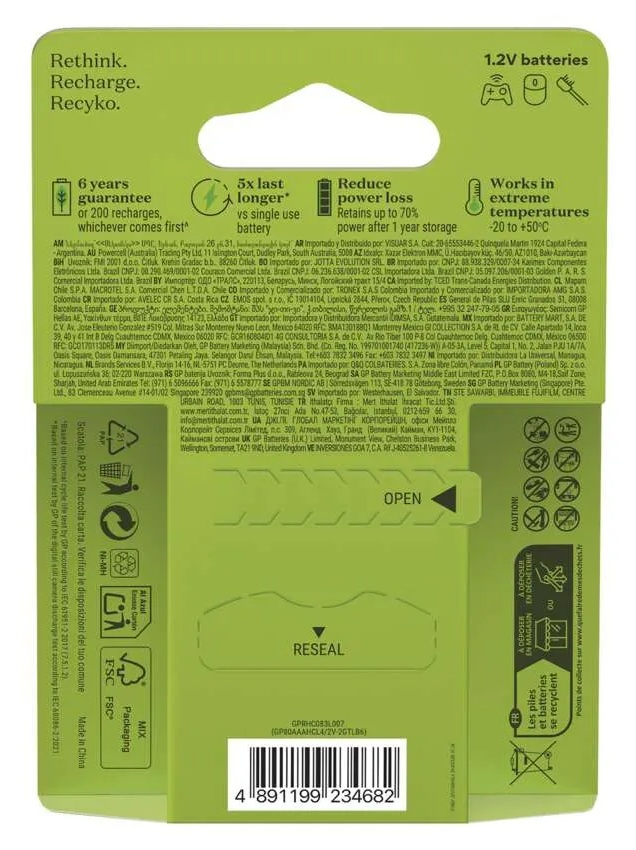 Zielone opakowanie na baterie z tekstem i ikonami. Zawiera informacje o produkcie, instrukcje recyklingu i kod kreskowy.