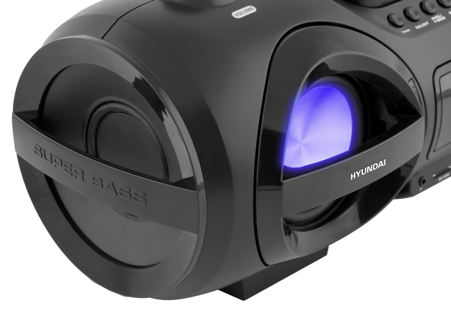 Czarny głośnik Hyundai Super Bass. Ma niebieskie światło w środku i regulację głośności.