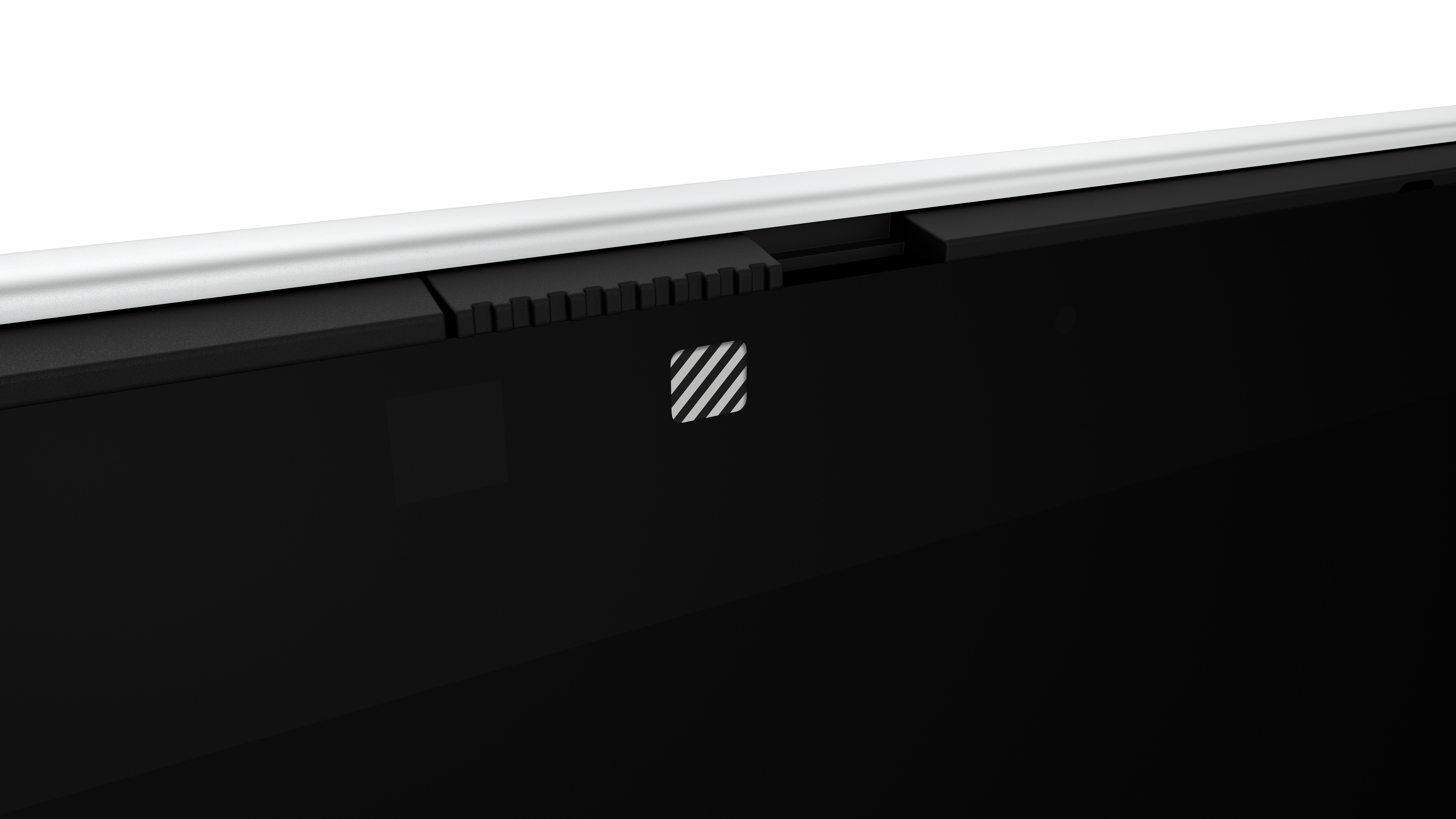 Zbliżenie czarnego urządzenia ze srebrną krawędzią. Ma mały, biały, paskowany wzór i czarną, teksturowaną powierzchnię.