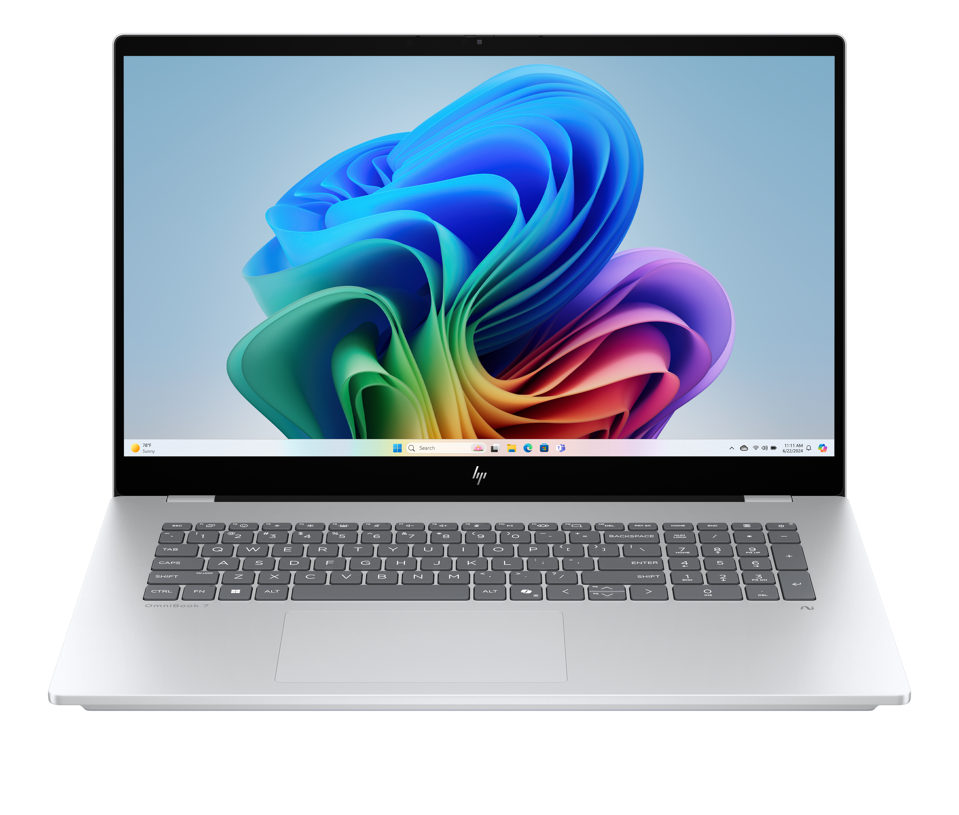 Srebrny laptop z kolorową, abstrakcyjną tapetą jest otwarty. Klawiatura jest widoczna.