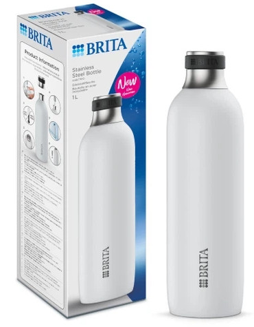 Biała butelka Brita ze stali nierdzewnej ze srebrną zakrętką i jej pudełko. Pudełko pokazuje butelkę i informacje o produkcie.