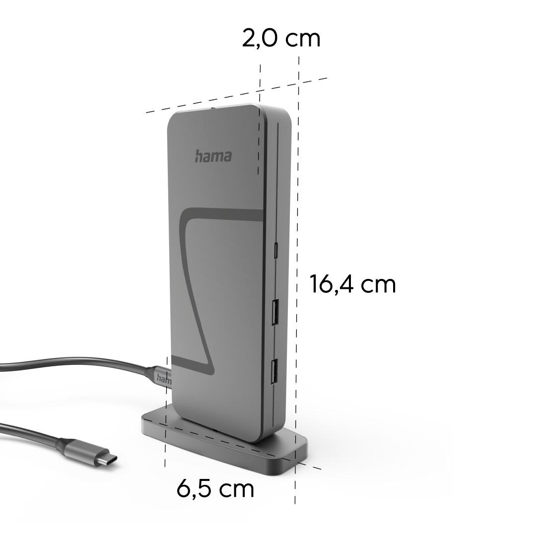 Ein grauer Hama USB-Hub mit Maßangaben. Er ist mit einem USB-Kabel verbunden. Der Hub befindet sich auf weißem Hintergrund.