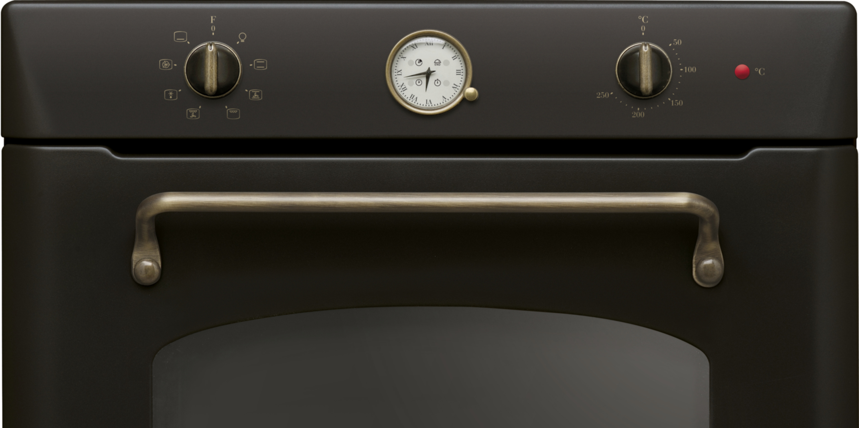 Czarny piekarnik z mosiężnymi uchwytami, pokrętłami i zegarowym timerem. Piekarnik ma szklane drzwi.