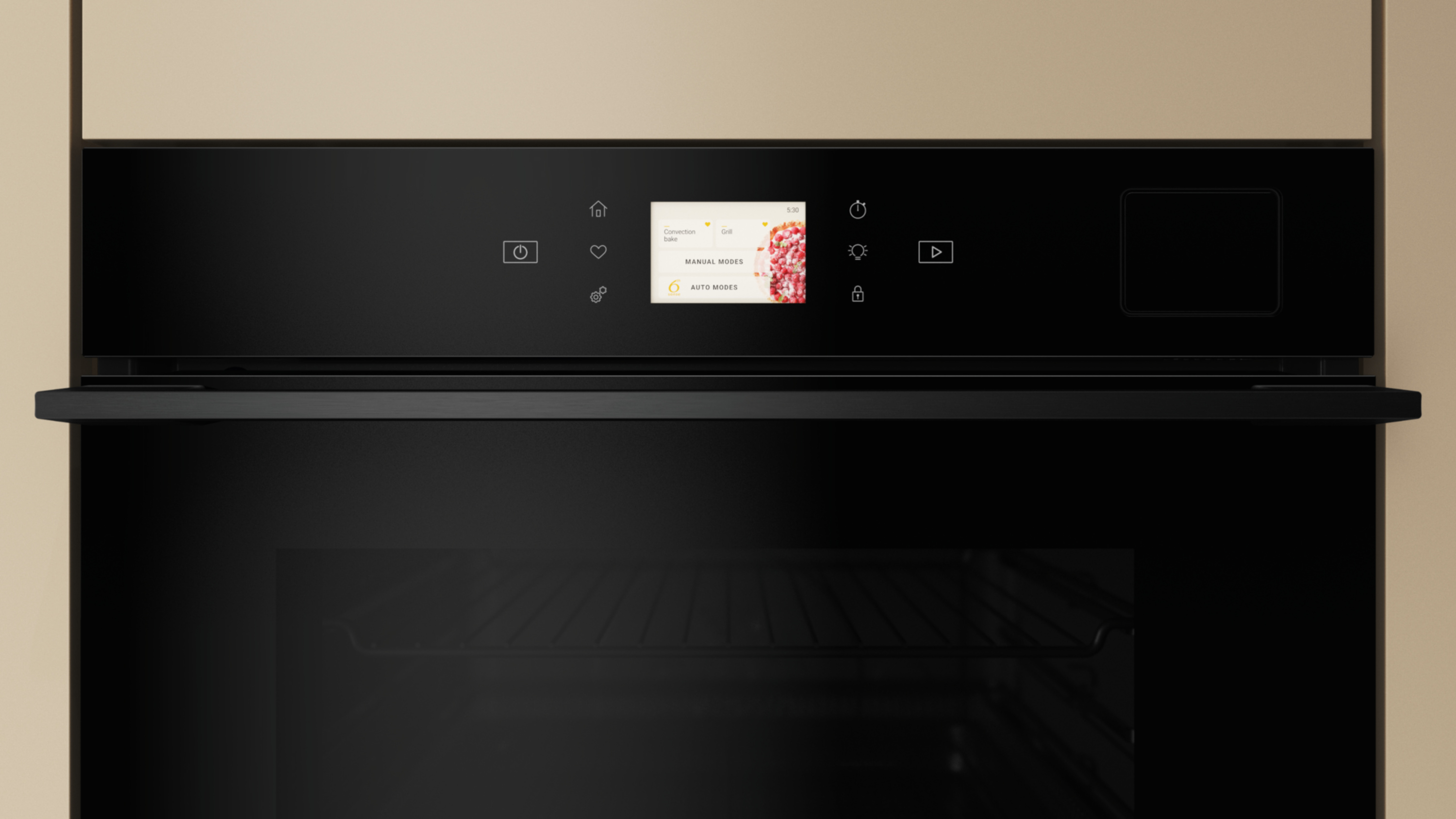 Czarny piekarnik z cyfrowym wyświetlaczem pokazującym opcje menu. Drzwi piekarnika zamknięte, widoczna półka. Beżowa ściana.