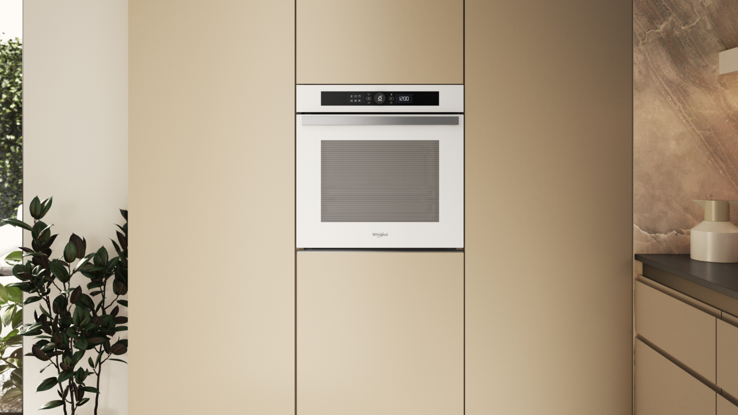 Wbudowany piekarnik z białymi drzwiami i panelem sterowania jest wyśrodkowany na beżowej szafce. Widoczna jest roślina i blat.