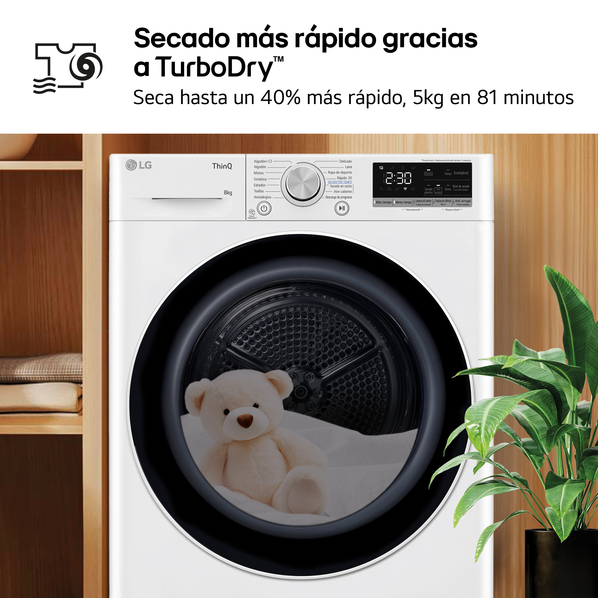 Una secadora LG blanca con un oso de peluche dentro. Una planta está a la derecha. El texto dice: TurboDry, seca más rápido.