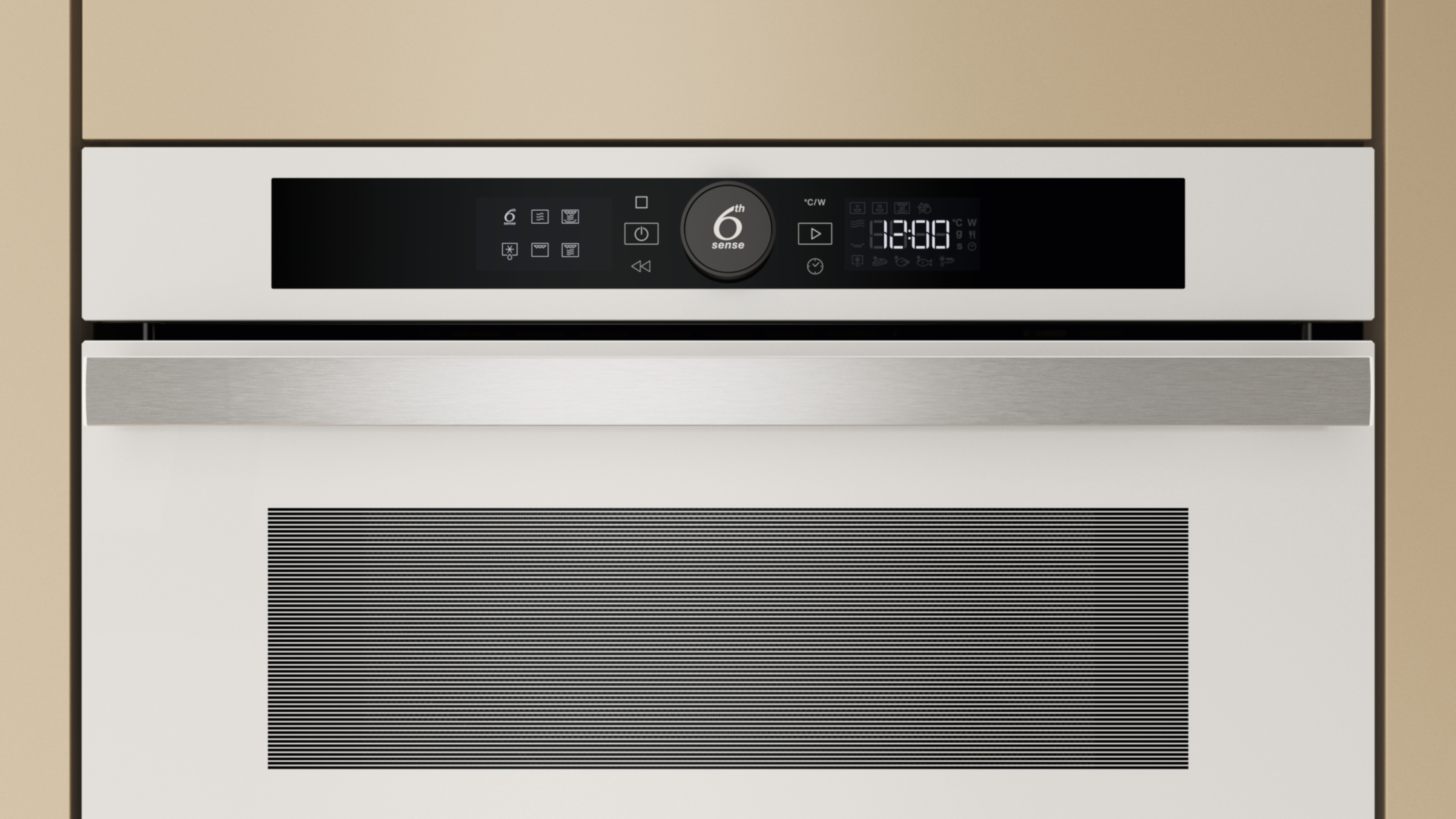 Biały piekarnik z czarnym panelem sterowania wyświetlającym czas i ustawienia, w tym pokrętło '6th sense'. Drzwi mają linie.