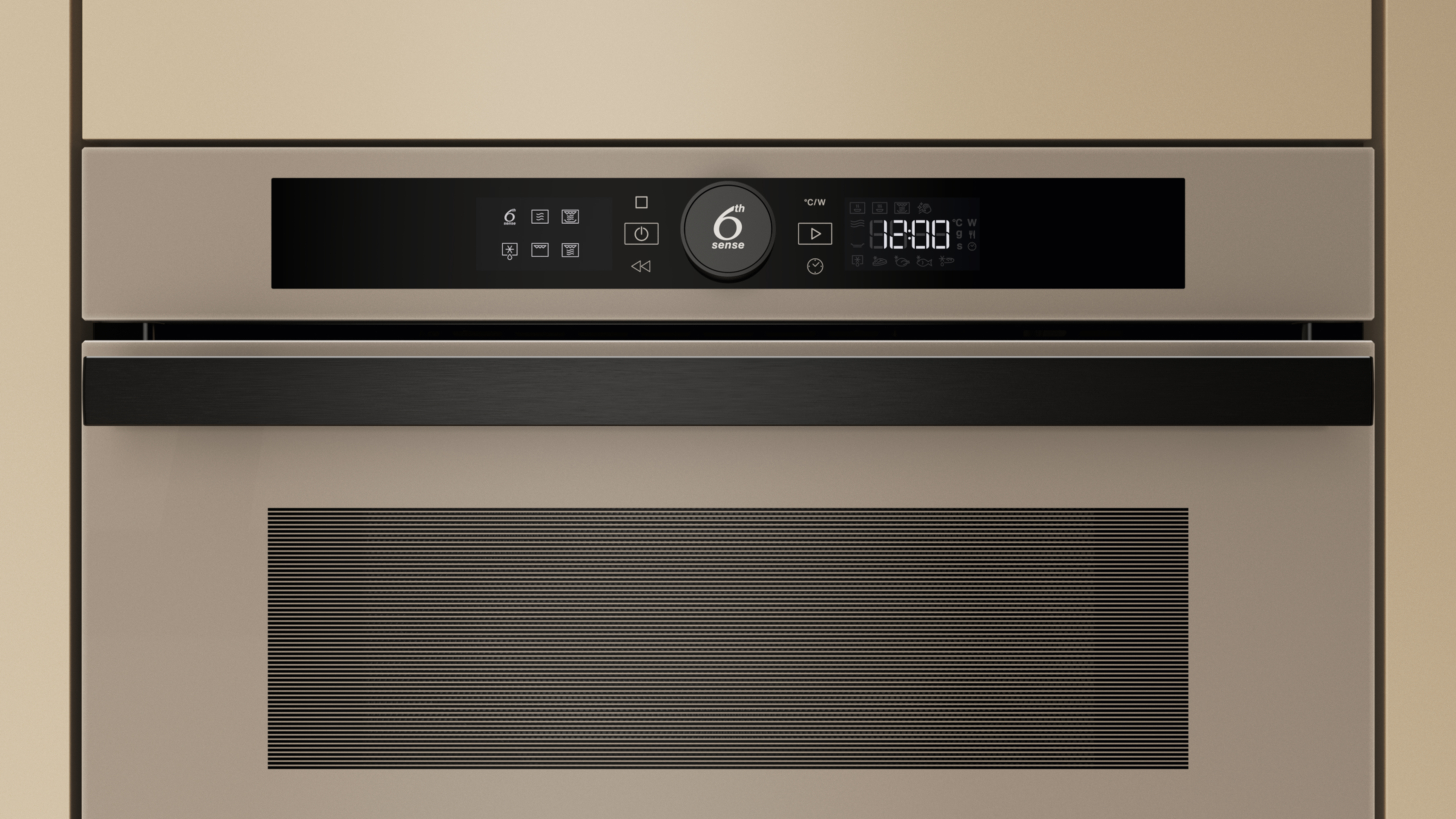 Piekarnik do zabudowy z cyfrowym wyświetlaczem pokazującym czas i ustawienia. Drzwi piekarnika mają poziome linie i ciemny uchwyt.