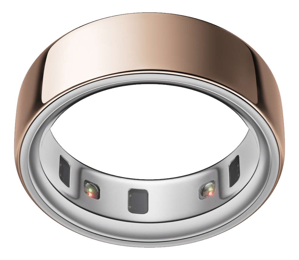 Un anello smart in oro rosa, con interno argentato. Ha piccoli sensori con luci rosse e verdi, su sfondo nero.