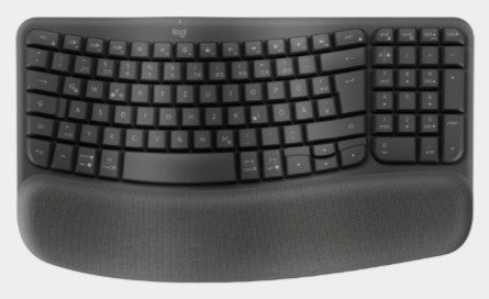 Czarna ergonomiczna klawiatura z podpórką pod nadgarstek. Klawisze są ciemnoszare. Tło jest jasnoszare.