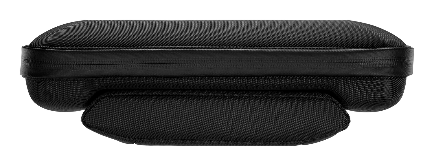 Un estuche rectangular negro, texturizado y redondeado, posiblemente para auriculares. Tiene una sección inferior más pequeña y curvada. El fondo es blanco.