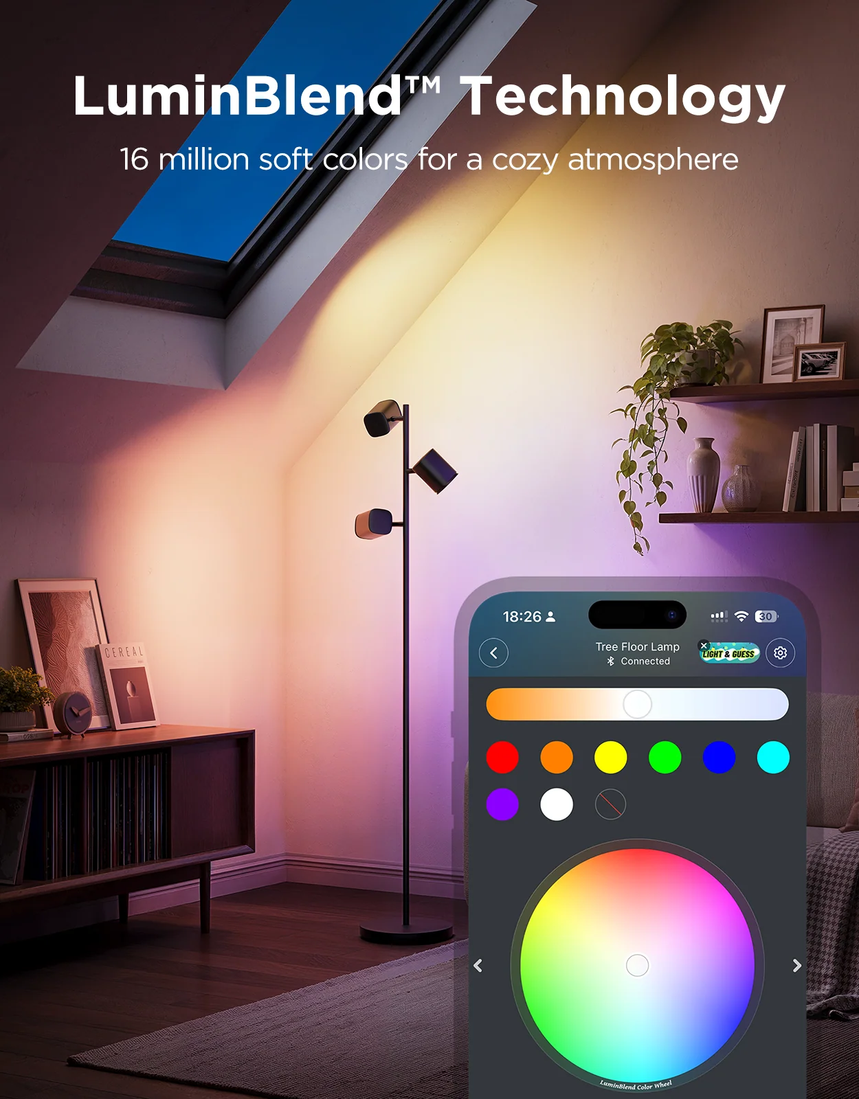 Una stanza illuminata con luce colorata. Una lampada da terra e un telefono che mostra le opzioni di colore sono in primo piano.