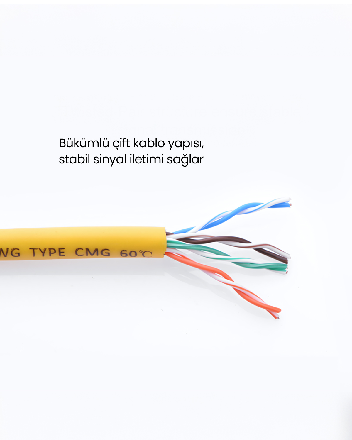 Çok renkli tellere sahip sarı bir kablo. Kablo üzerindeki metin: "AWG TYPE CMG 60°C". Arka plan beyazdır.