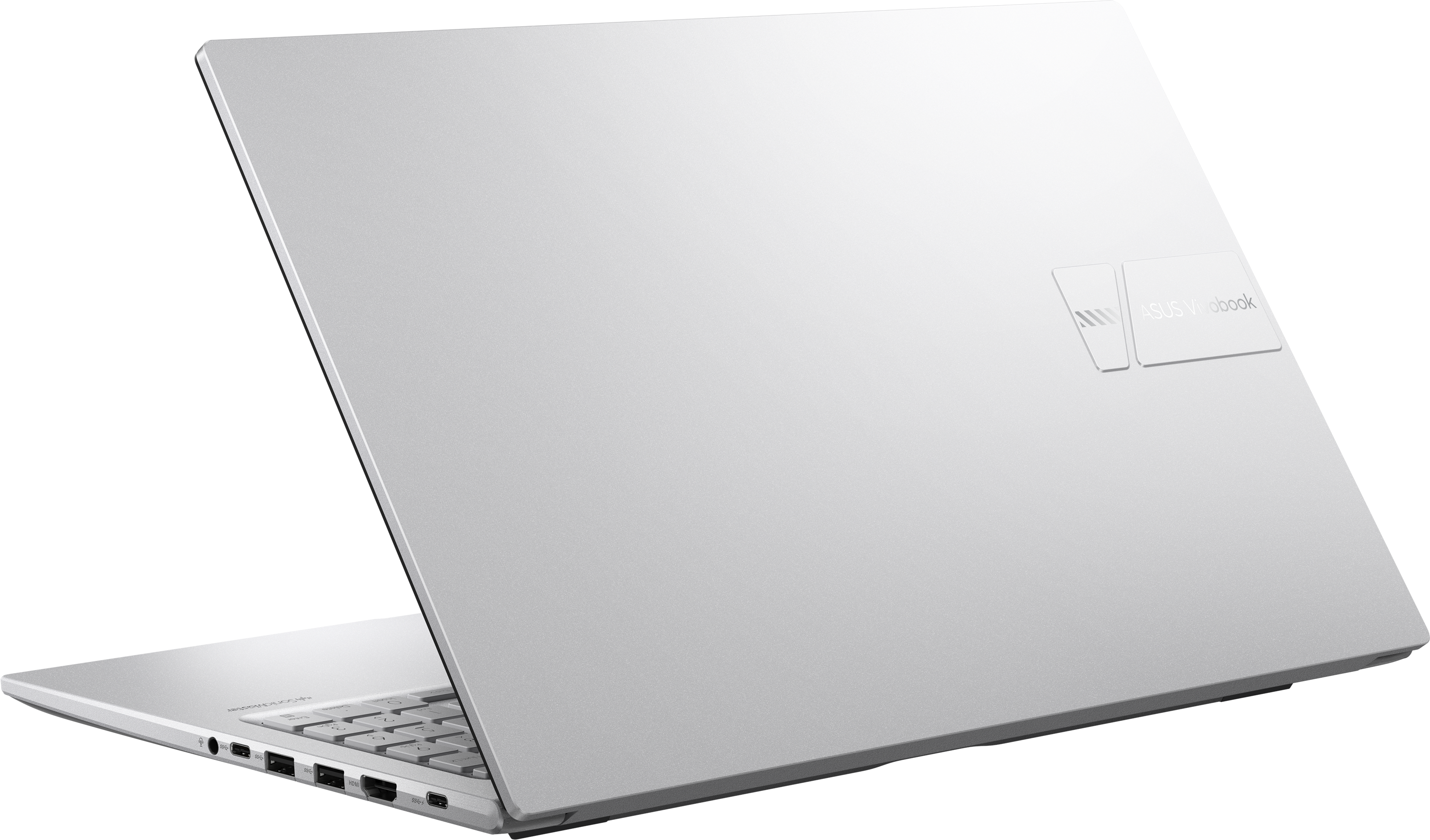 Egy ezüst ASUS Vivobook laptop enyhén nyitva, a billentyűzet látható. A fedél szögben van, a logót mutatja.