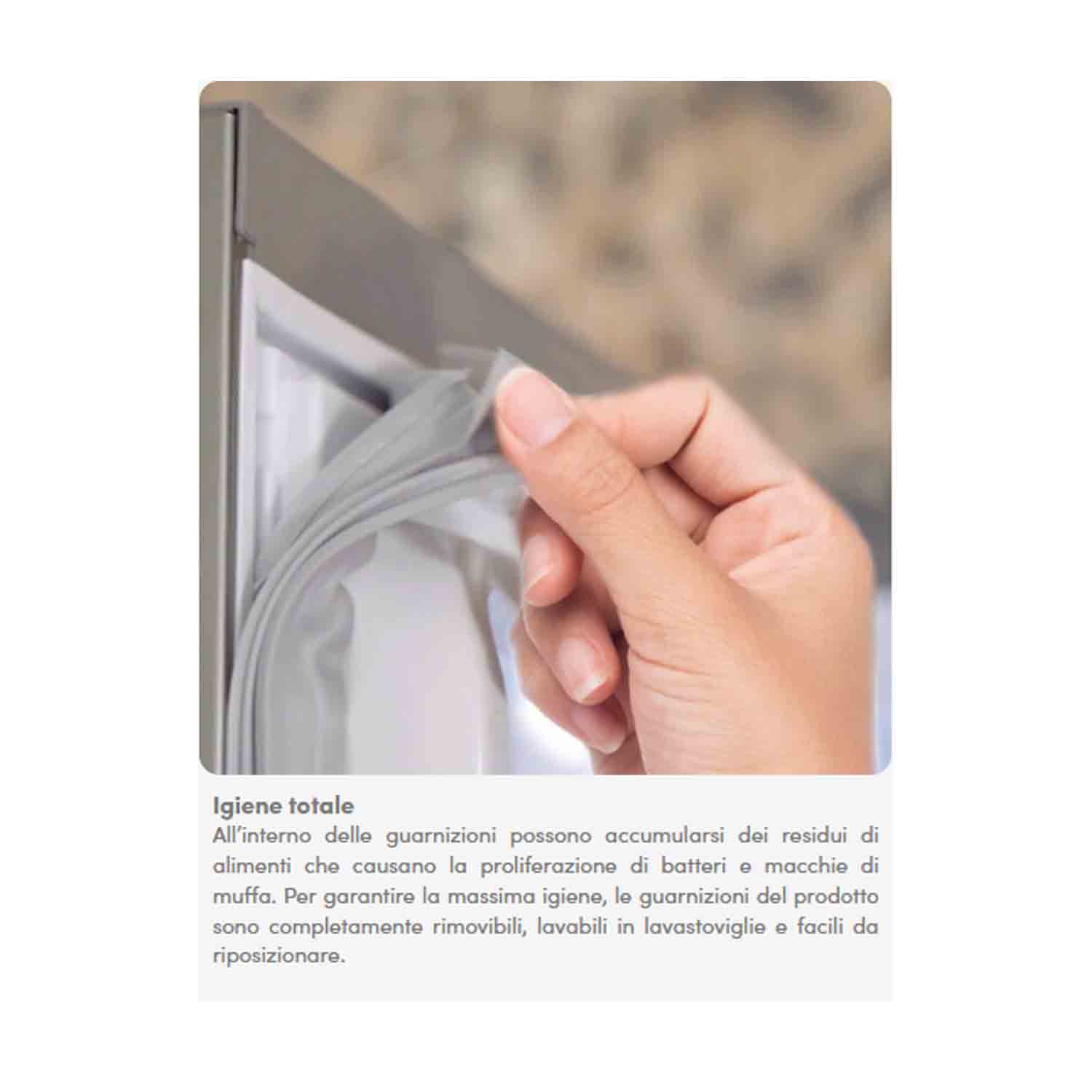 Una mano tira via una guarnizione di gomma grigia dalla porta del frigorifero. La guarnizione viene tirata per mostrare che può essere pulita.