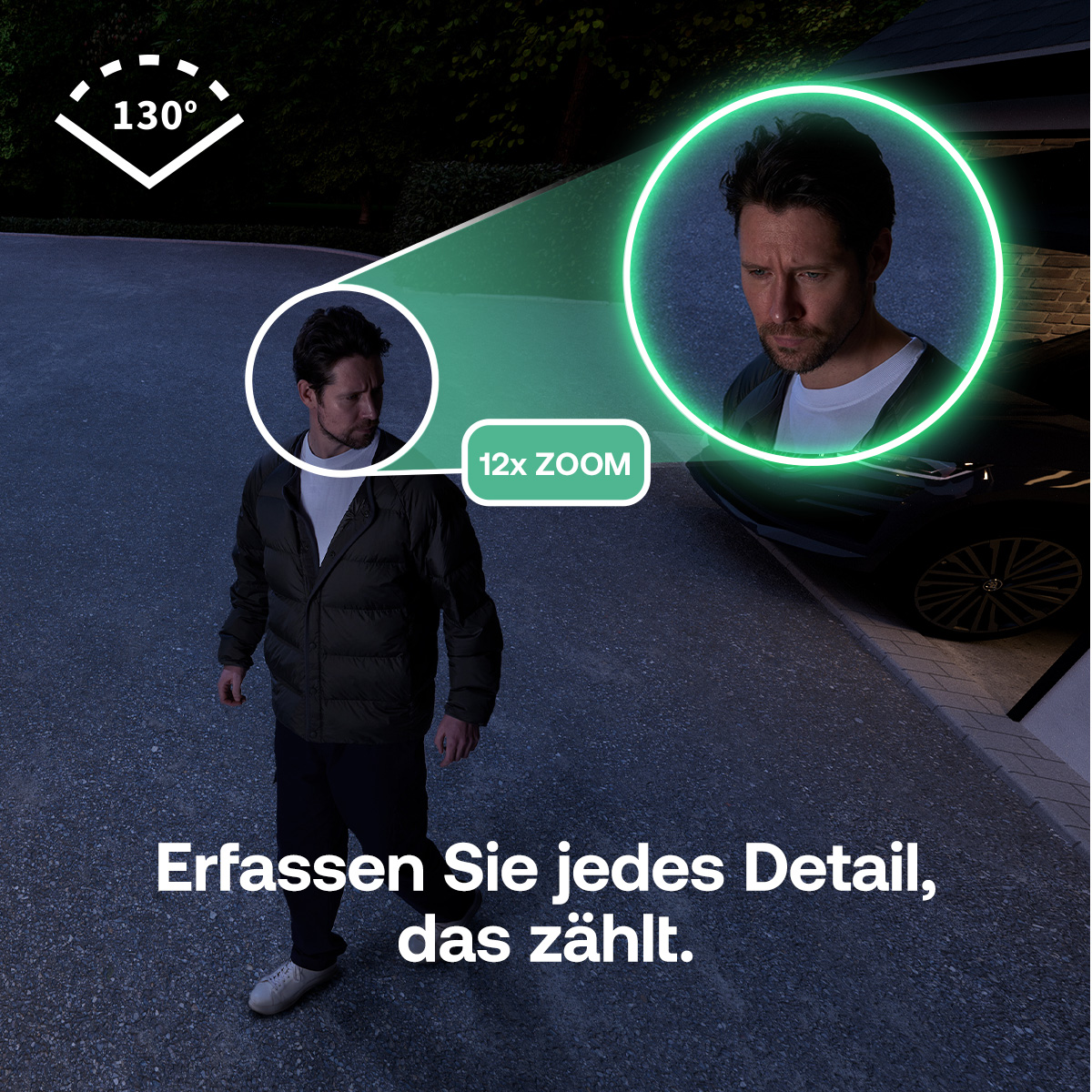 Ein Mann in einer dunklen Jacke steht auf einer Einfahrt. Das Bild zeigt eine 130°-Ansicht und einen 12-fachen Zoom. Der Mann steht im Fokus.