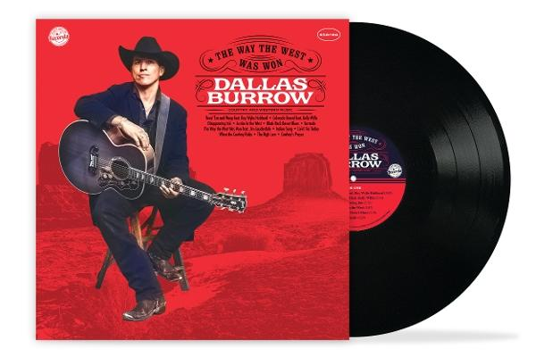 Ein Mann mit Cowboyhut spielt Gitarre. Auf dem Albumcover steht 'The Way the West Was Won' von Dallas Burrow.
