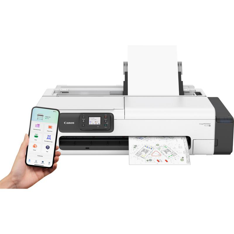 Ein weißer Canon-Drucker mit einem Smartphone, das eine App anzeigt. Der Drucker druckt einen Bauplan. Eine Hand hält das Telefon.