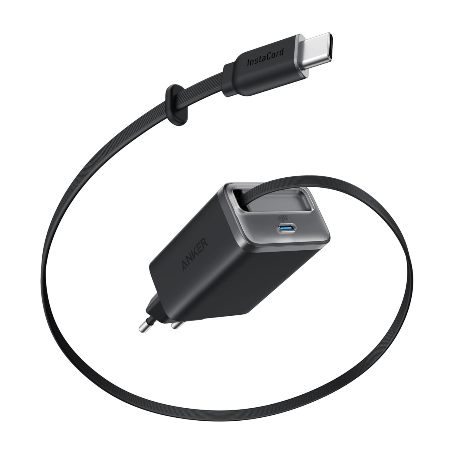 Un caricabatterie Anker nero con un cavo InstaCord nero. Il caricabatterie ha una porta USB-C. Il cavo è avvolto attorno al caricabatterie.