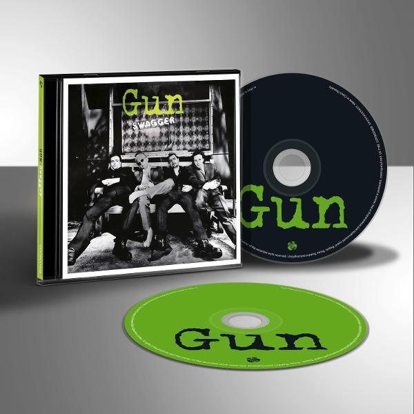 CD-Hülle und -Discs mit der Band 'Gun' und dem Album 'Swagger'. Bandmitglieder sitzen auf einer Bank auf dem Cover. Eine Disc ist grün, die andere schwarz.