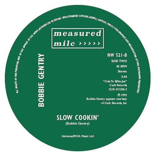 Ein grünes Plattenlabel mit weißem Text. Es steht 'Bobbie Gentry', 'Slow Cookin'' und Details zur Aufnahme.