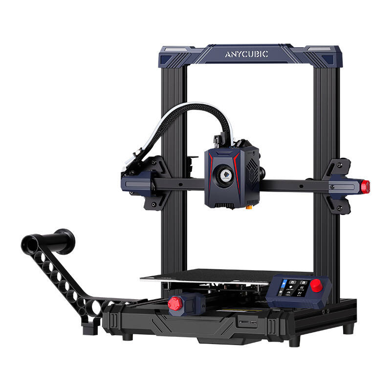 Egy 3D nyomtató, fekete kerettel és kék díszítéssel. Van egy nyomtatási ágya, vezérlőpanelje és az ANYCUBIC márkanév.