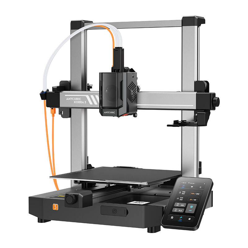 Egy 3D nyomtató Anycubic Kobra 3 márkajelzéssel. Fekete-szürke kerettel, fekete nyomtatási ággyal és egy vezérlőpanellel rendelkezik.
