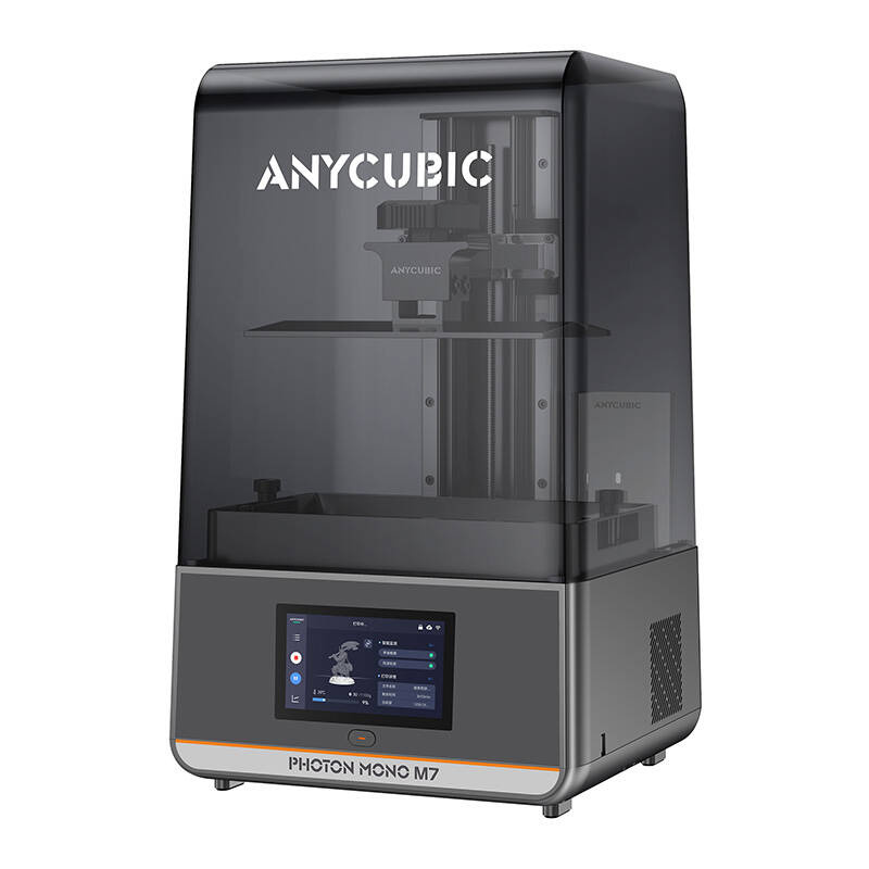 Egy szürke Anycubic Photon Mono M7 3D nyomtató. Átlátszó fedéllel, érintőképernyővel és Anycubic logóval rendelkezik.