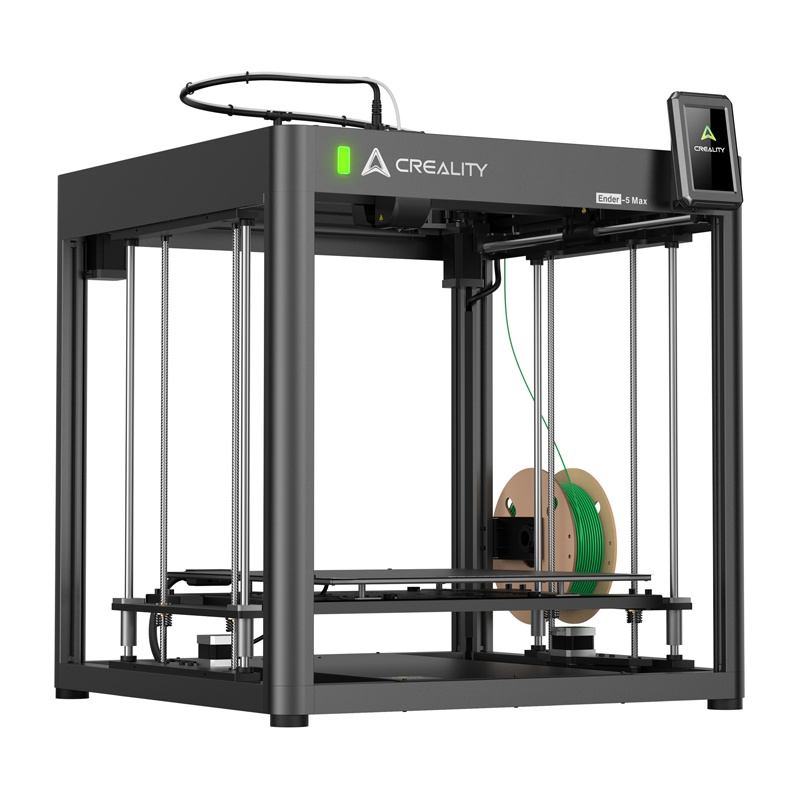 Egy fekete 3D nyomtató zöld szálakkal. Van rajta egy képernyő és a Creality logója. A nyomtató fehér háttéren van.