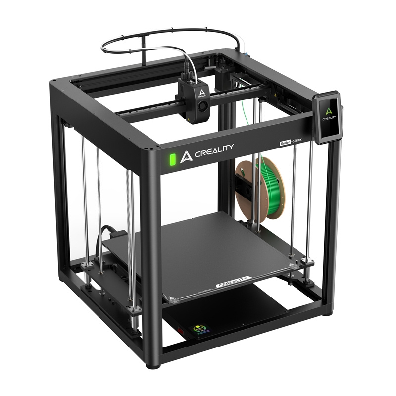 Egy fekete 3D nyomtató zöld filamenttekercsel, fekete nyomtatási ággyal és Creality logóval fehér háttéren.