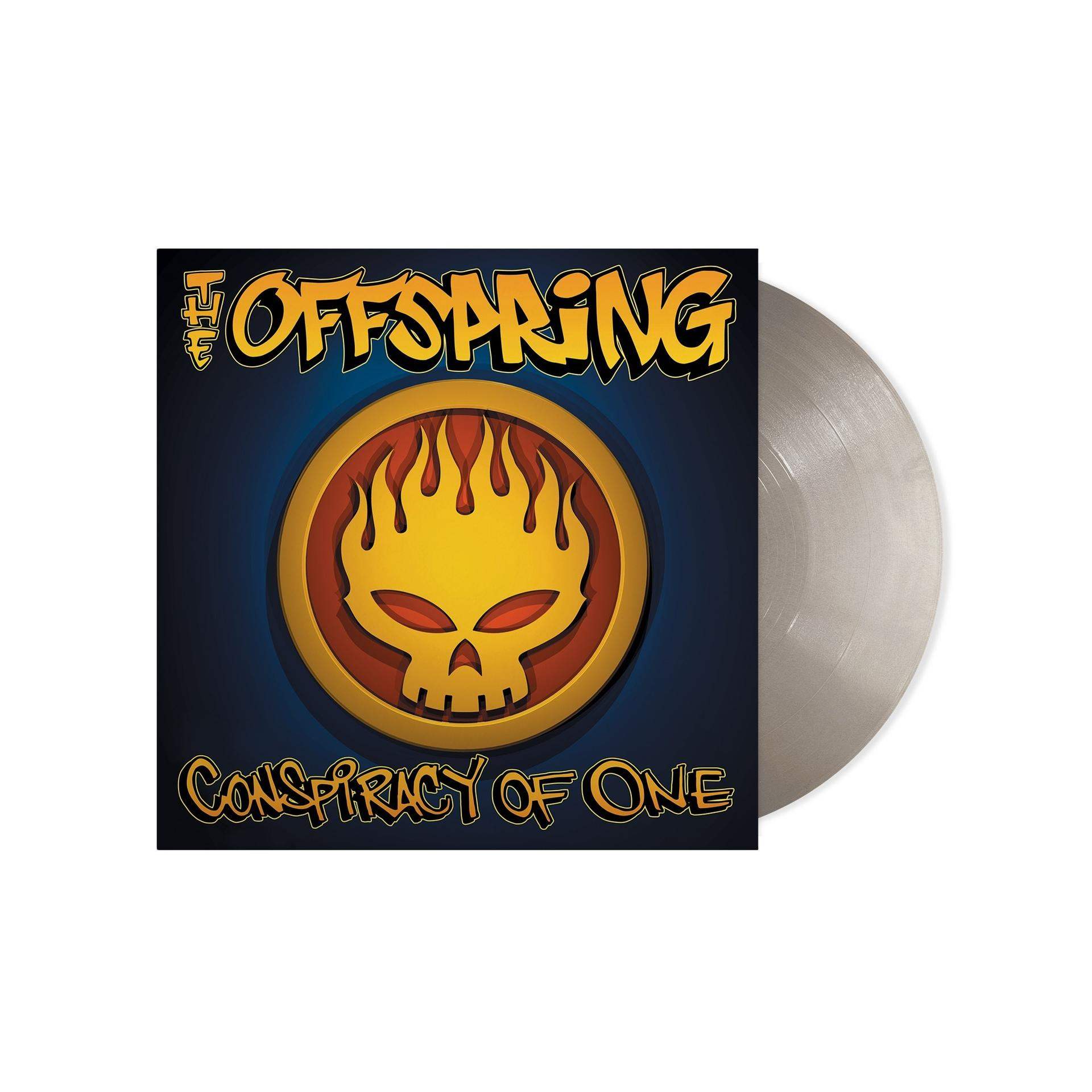 Albumcover von The Offsprings 'Conspiracy of One'. Enthält einen Totenkopf mit Flammen, Albumtitel und eine silberne Schallplatte.