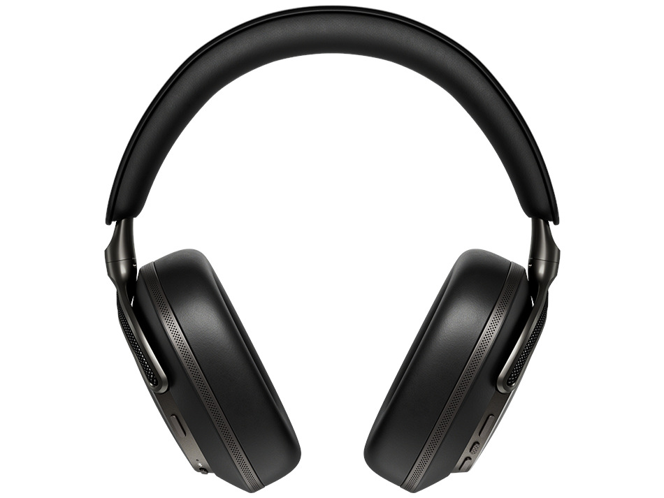 Czarne słuchawki z wyściełanym pałąkiem i nausznikami. Nauszniki mają siatkową konstrukcję. Tło jest białe.