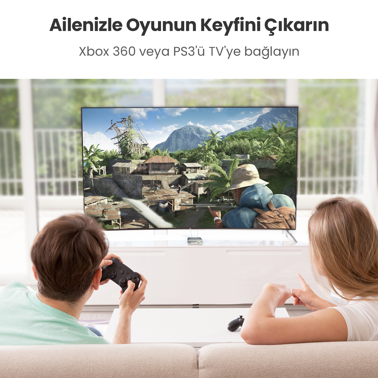 Bir çift televizyonda video oyunu oynuyor. Adam bir kontrolcü tutuyor. Kadın ekrana işaret ediyor. TV bir oyun sahnesi gösteriyor.
