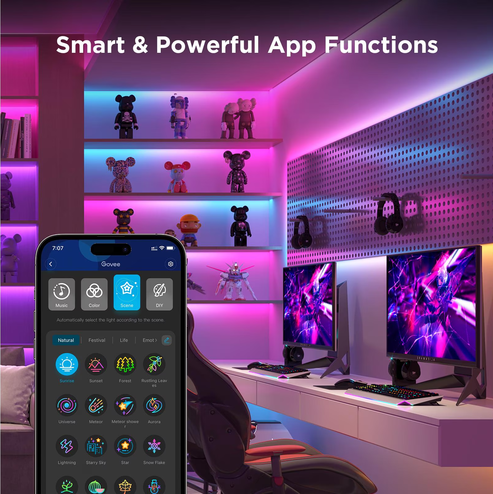 Una stanza con luci intelligenti, giocattoli sugli scaffali e un telefono che mostra le funzioni dell'app. Due monitor su una scrivania.