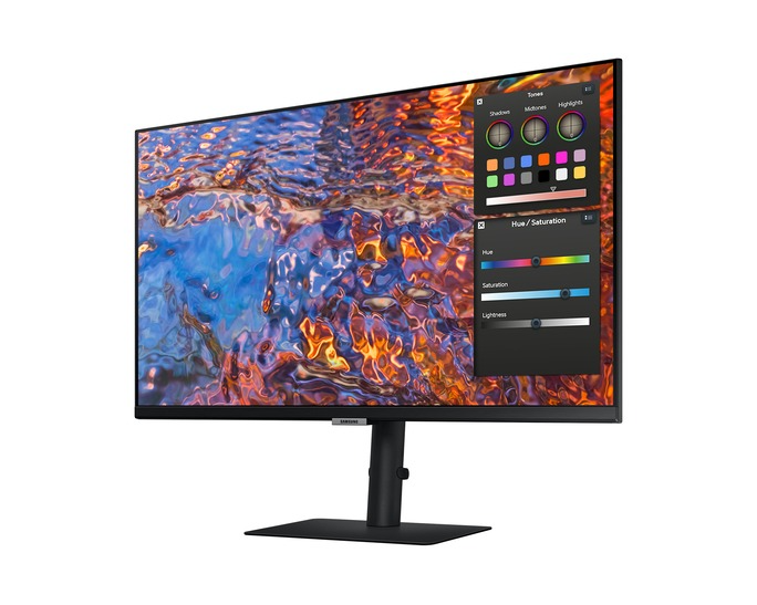 Egy Samsung monitor színszabályozó eszközöket jelenít meg. A képernyő színes absztrakt mintát mutat. A monitor fekete, fehér háttéren.