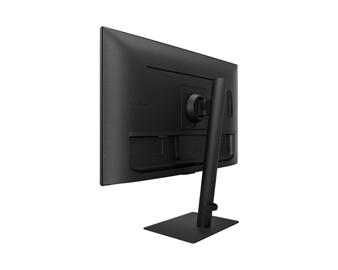 Egy fekete számítógép monitor, hátulról nézve, állvánnyal. A Samsung logó látható. A monitor fehér háttéren van.