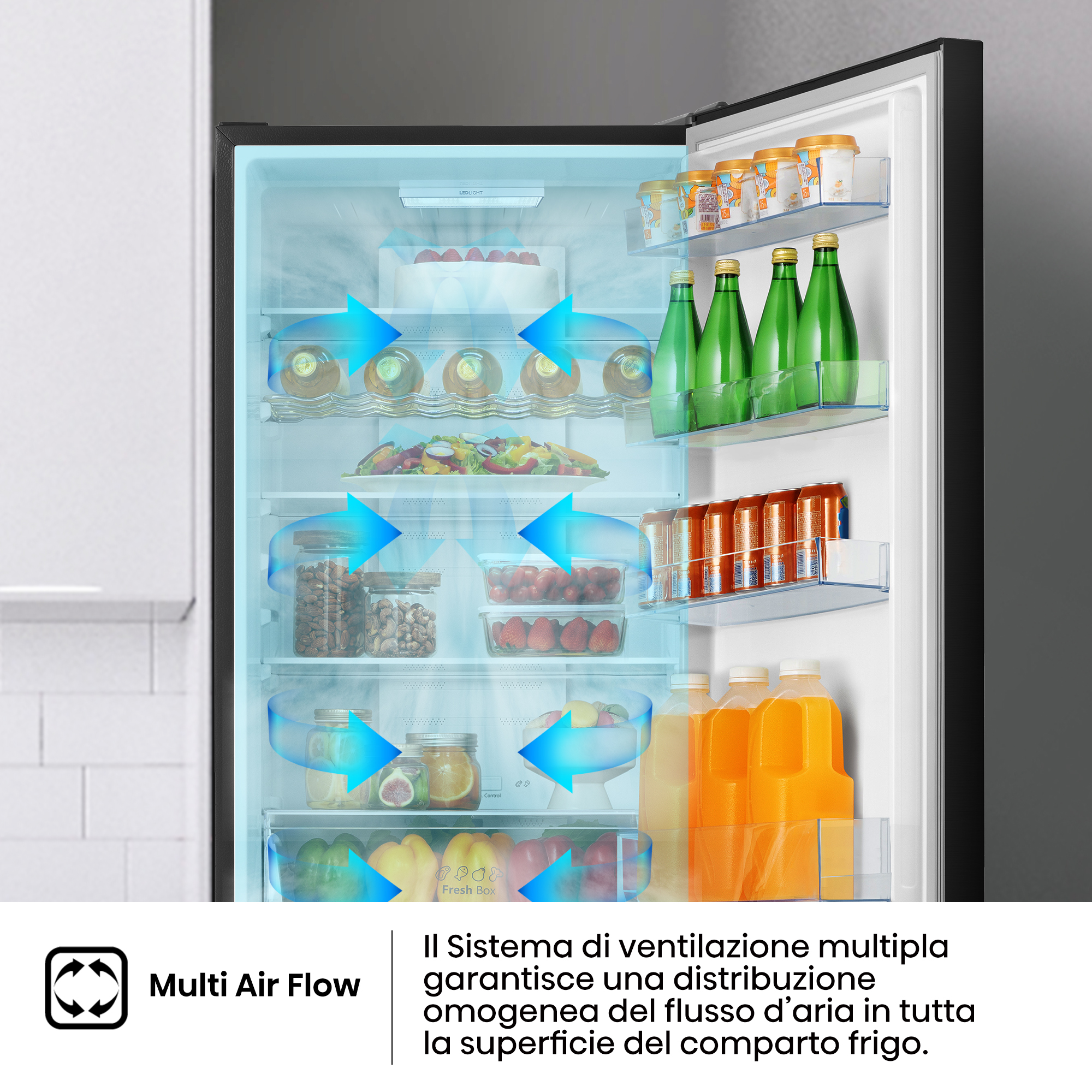Frigorifero con porta aperta, che mostra ripiani interni con alimenti e frecce del flusso d'aria, illustrando la tecnologia Multi Air Flow.