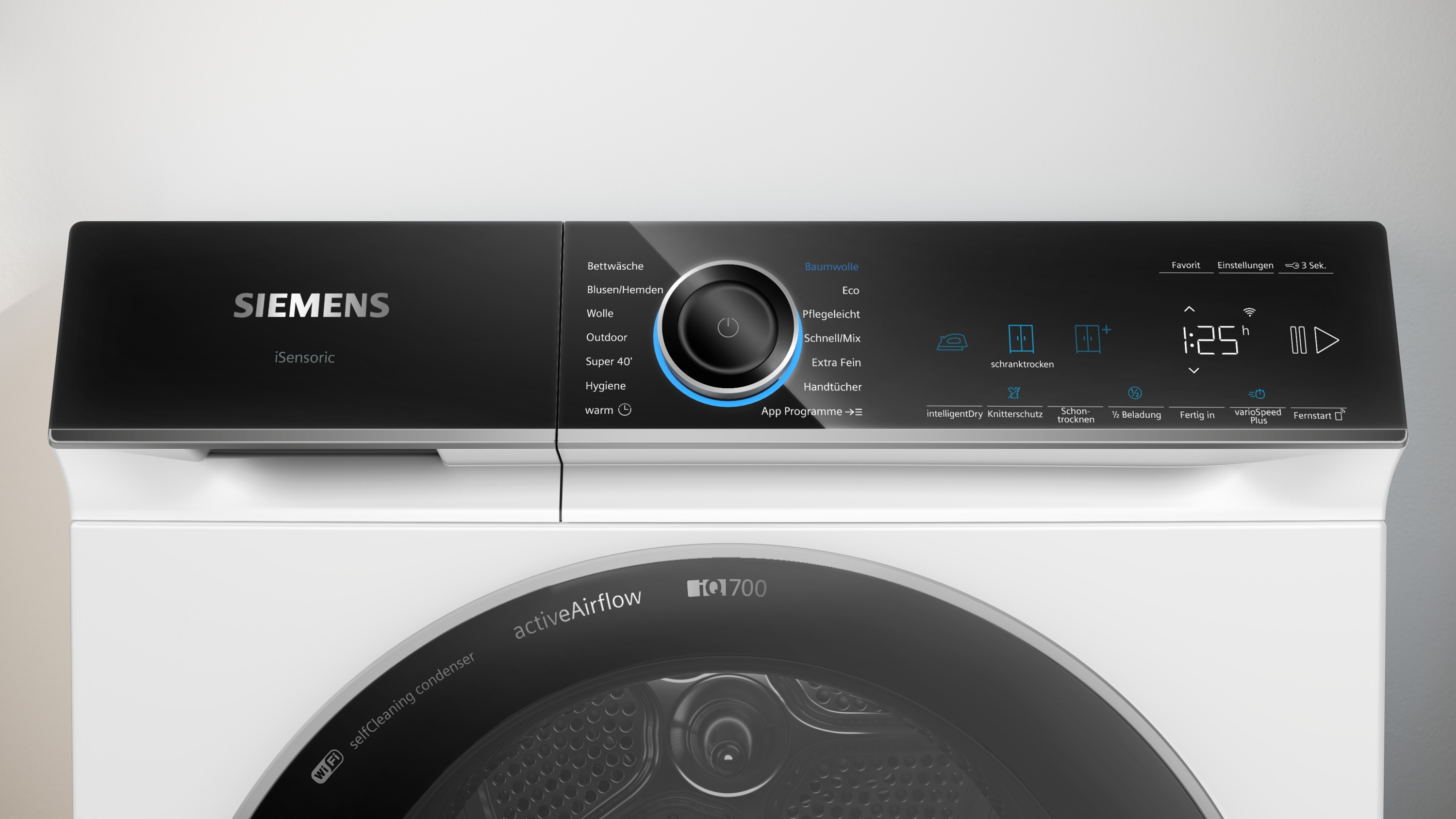 Ein schwarzes Bedienfeld des Siemens-Trockners. Es zeigt verschiedene Programmoptionen und eine Digitalanzeige.