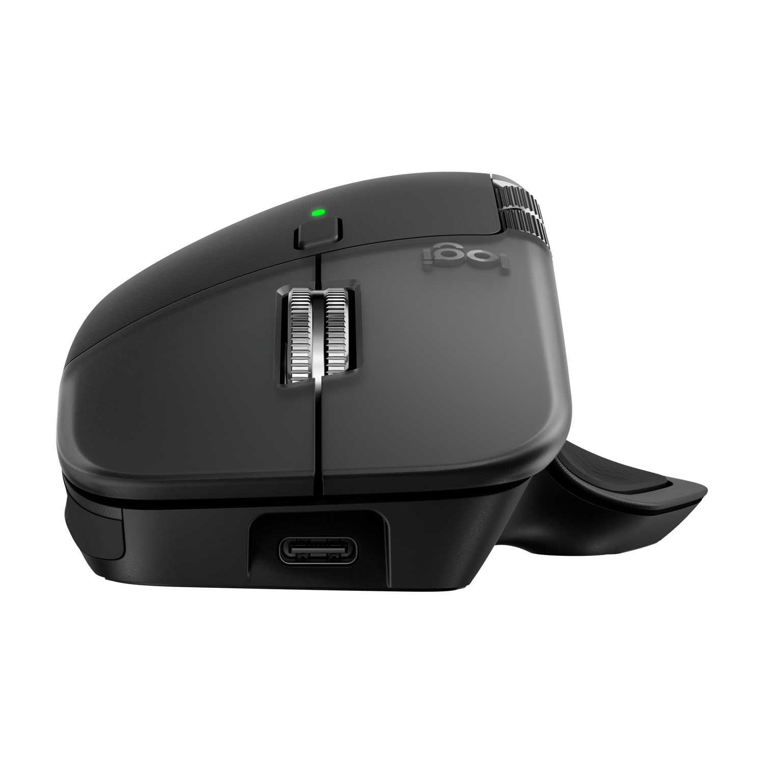 Un mouse Logitech nero. Ha una luce verde in alto. Il mouse ha una rotella di scorrimento e un supporto per il pollice laterale.